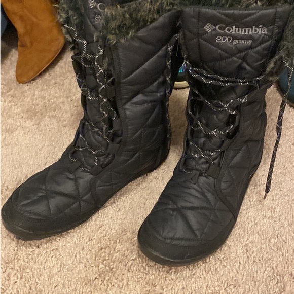 Columbia Waterprrof boots really good condition used 2 times size 10.it’s comfy - Picture 2 of 6